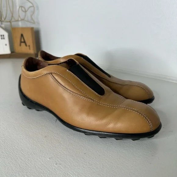 **SOLD**Tod’s Women’s Leather Slip-On Driving Shoes – Camel Tan - Picture 5 of 8